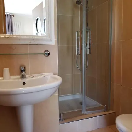 Hotel Tingis Parigi